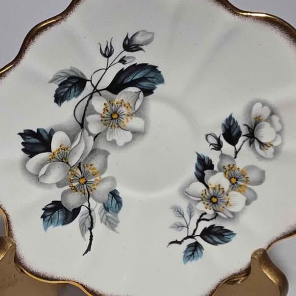 Rosina Teacup and Saucer White Flowers Vintage - Picture 7 of 9